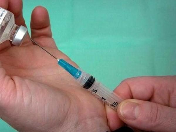  Seringue et vaccin de Marek