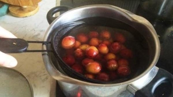  Prunes blanches à l'eau bouillante