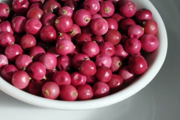  La pimienta rosa puede provocar una respuesta alérgica, que debe considerarse para las personas que padecen diversas formas de alergias alimentarias.