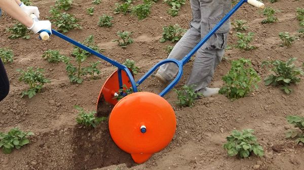  Le coût d'un appareil de forage manuel environ 2,5 mille roubles